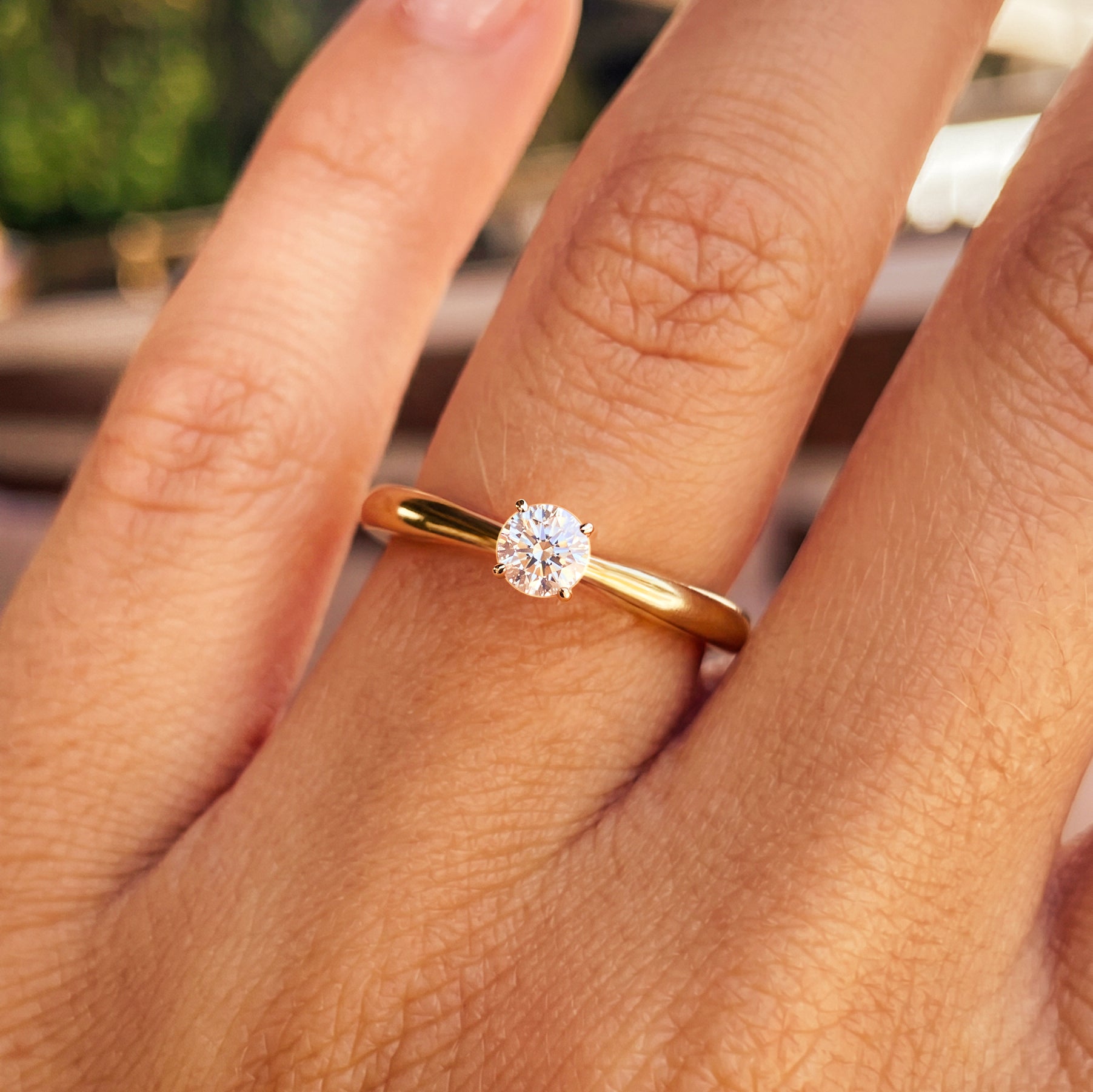 Bague ovale en zirconium