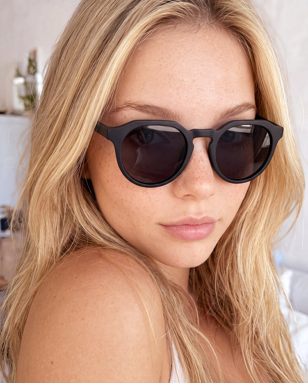 Lunettes de soleil femme Nova ~ noire M-noire