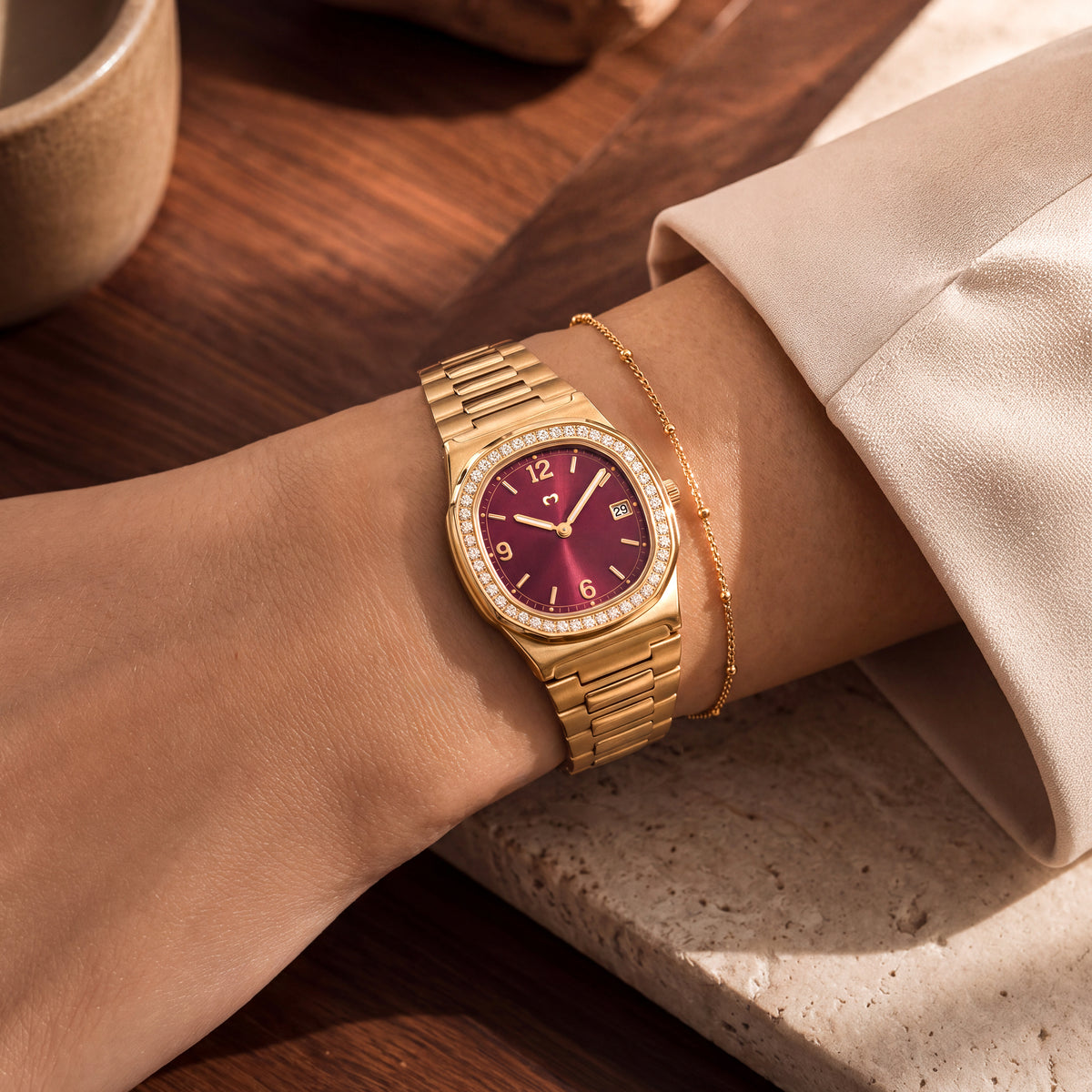 Prestige-Uhr ~ Gold-Granat