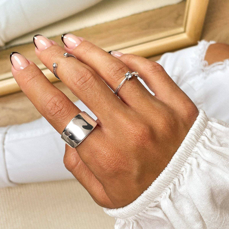 Bague ovale en zirconium