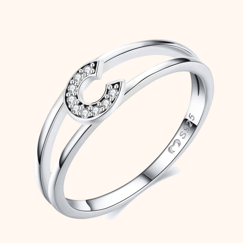 Ring mit silbernen Initialen