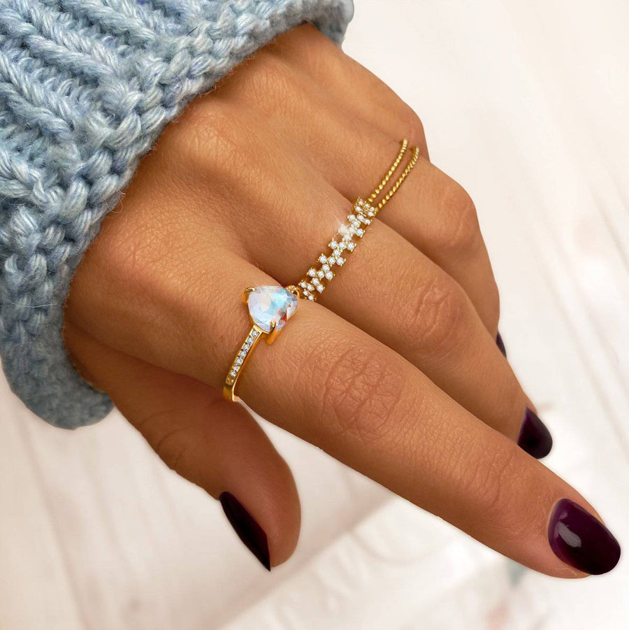 Ring mit gedrehten Linien