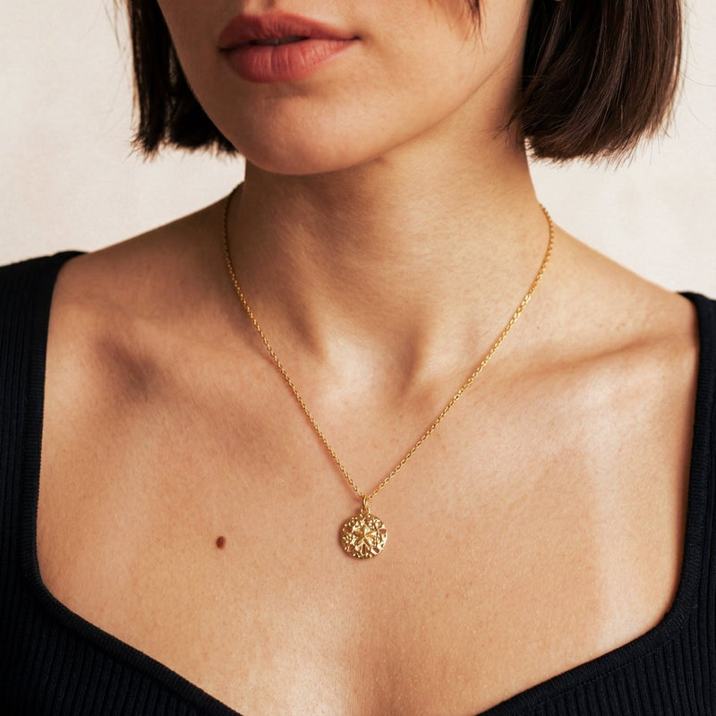 Collier fleur en relief