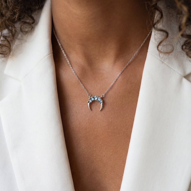 Collier demi-lune en cristal