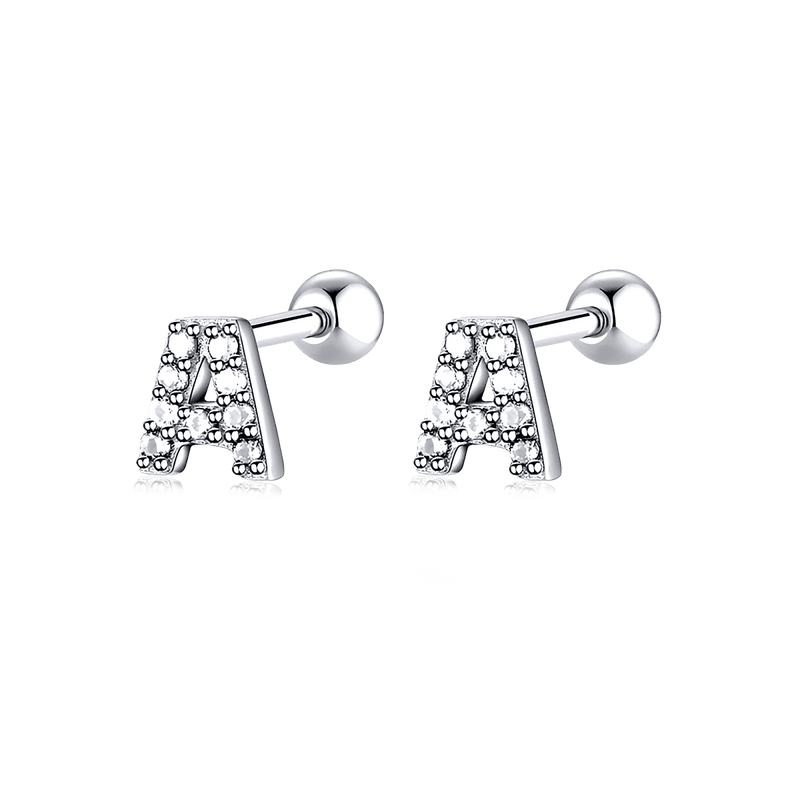 Boucle d’oreille petites lettres blanche