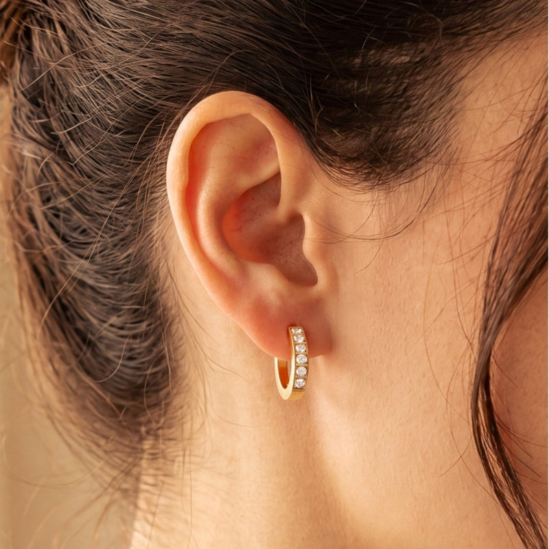 Boucles d’oreilles créoles en zircones blanches