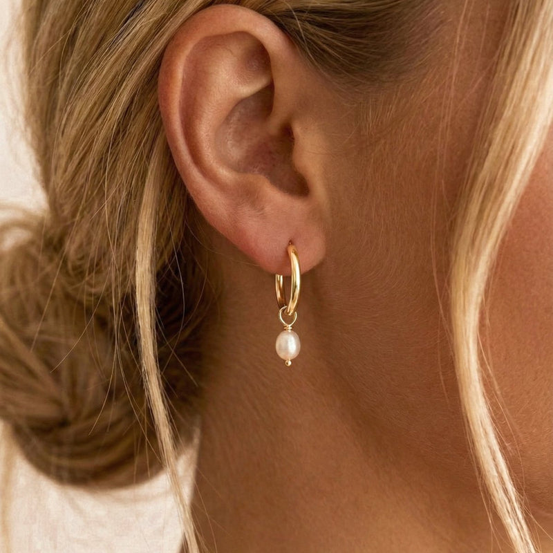 Boucles d’oreilles créoles à perle asymétrique
